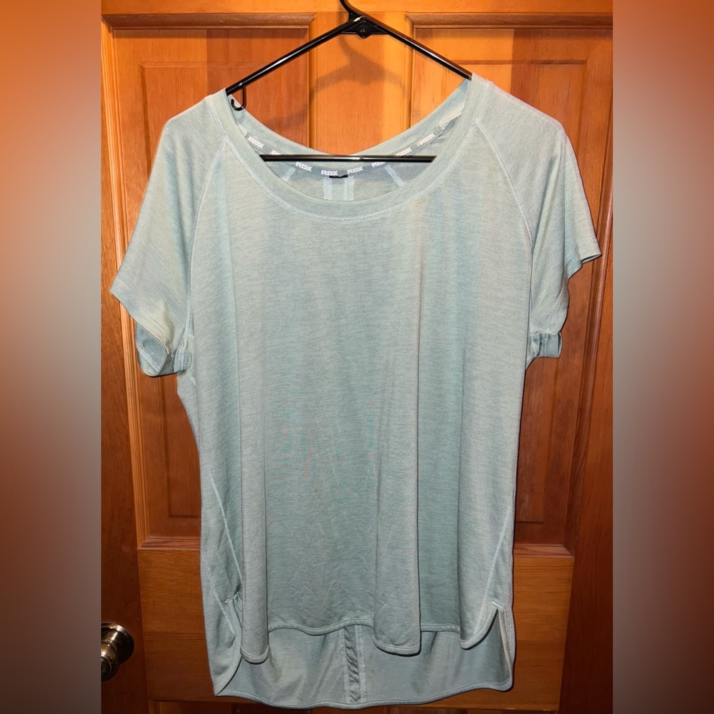 L rbx workout top- light green